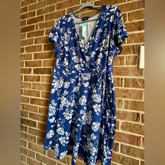 Fortune & Ivy Casual Spring Wrap Dress - Picture 3 of 4